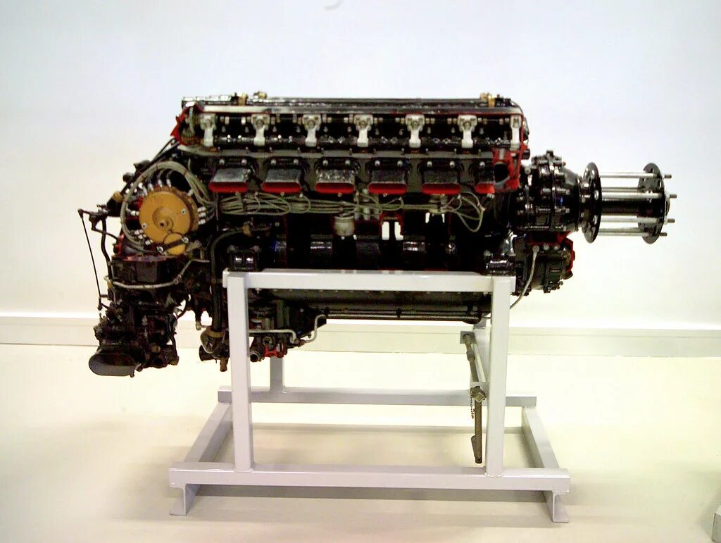 Двигатель роллс ройс. Rolls-Royce Kestrel. Роллс Ройс 24 цилиндровый мотор. Судовой двигатель Роллс Ройс. Двигатель Kestrel.