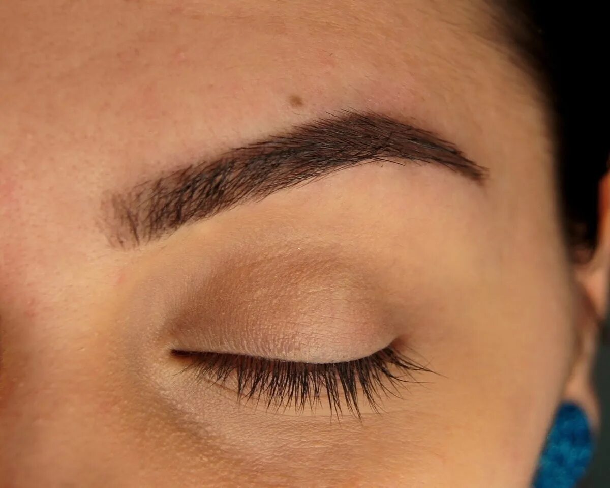 Natural brows. Окрашивание бровей. Окрашенные брови. Татуаж бровей хной. Хна для бровей.