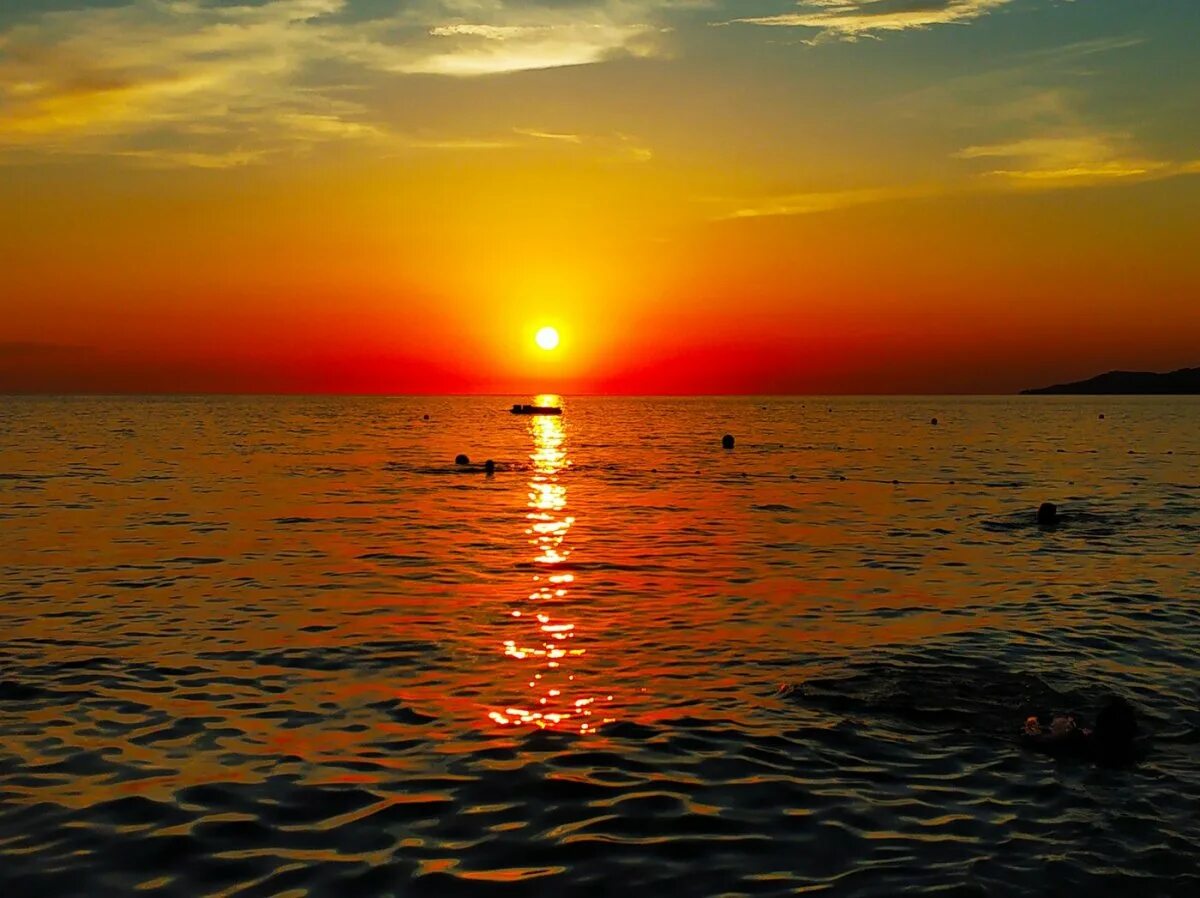 солнце море сочи. сочи лазаревское закат. рассвет на море. черное море сочи. берег чёрного моря адлера.