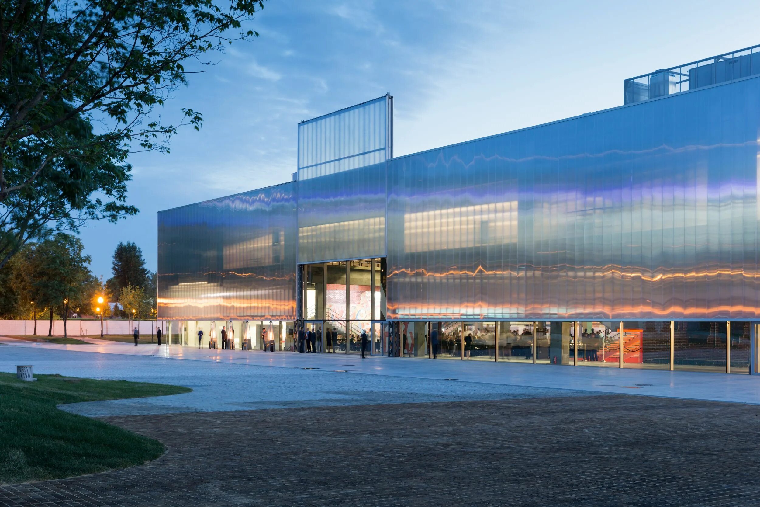 Тц времена года фасад. Здания времена года. Чобан бц полюстрово. Галерея времена года на кутузовском. Чобан восс архитектен.