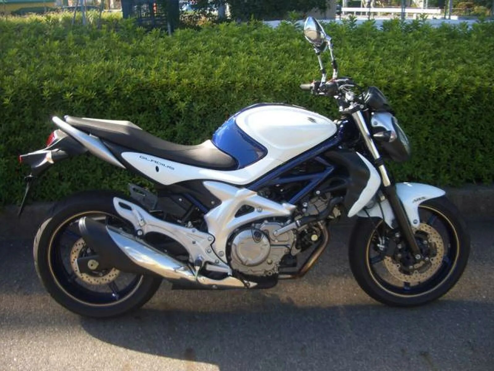 Suzuki gladius 400