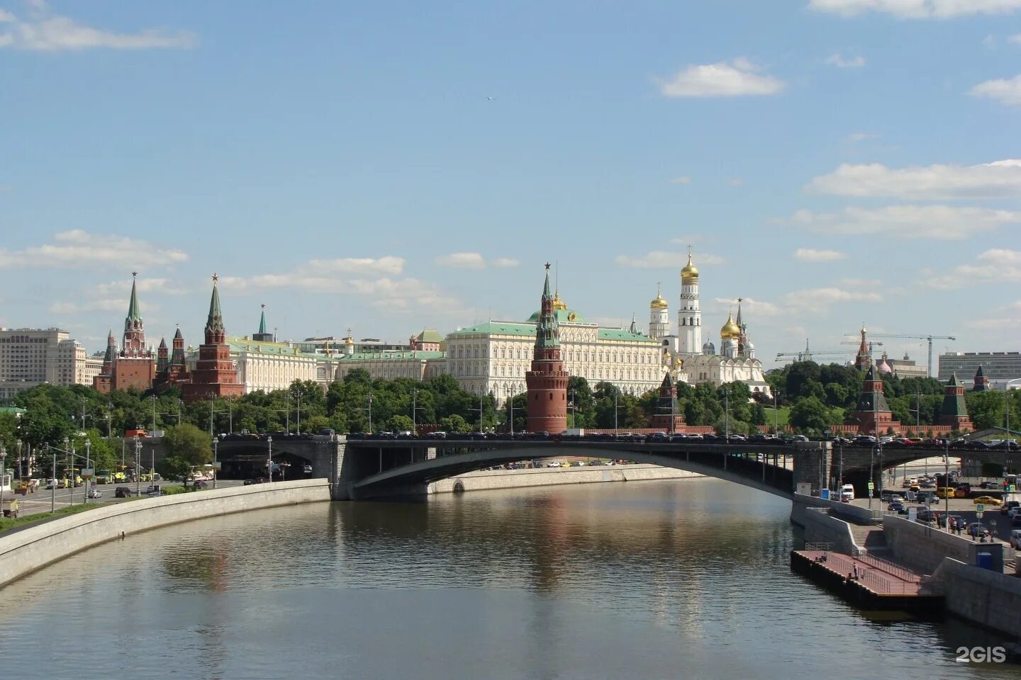 Большой каменный мост в Москве. Кремлевская набережная большой каменный мост. Боровицкий мост Москва. Вид на Кремль с каменного моста. Каменный мост где
