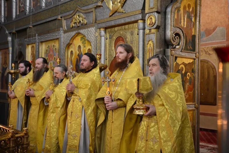 сколько длится ночная божественная литургия