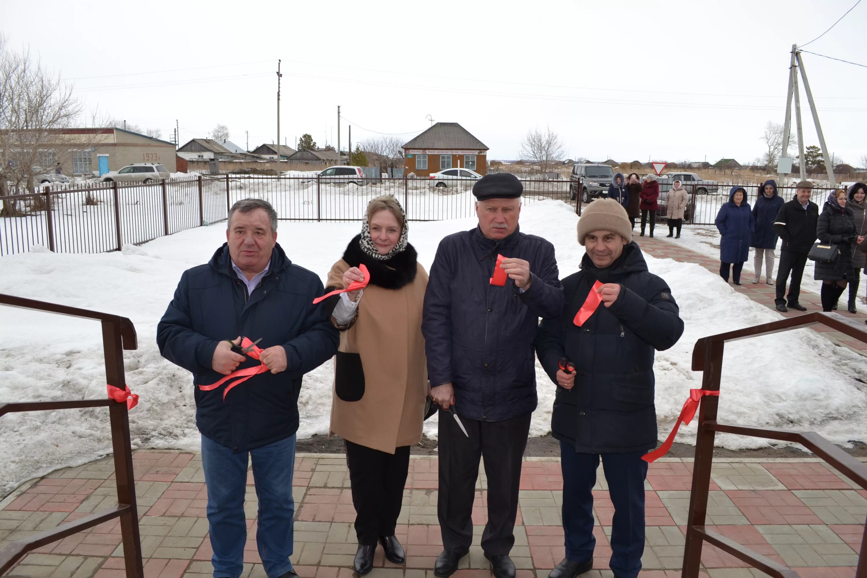 Погода усть таркский п октябрьский. Богословка Новосибирская область Усть Таркский. Деревня Богословка Усть Таркский район. ЗАО Усть Таркский район. Богословка ФАП Усть-Таркского района.