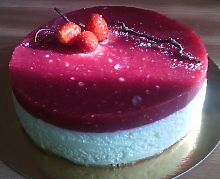 прослойка из ягод с агар агаром для бисквитного торта. конфи для торта из замороженных ягод. ягодное конфи. ягодное конфи для торта. вишневое конфи.