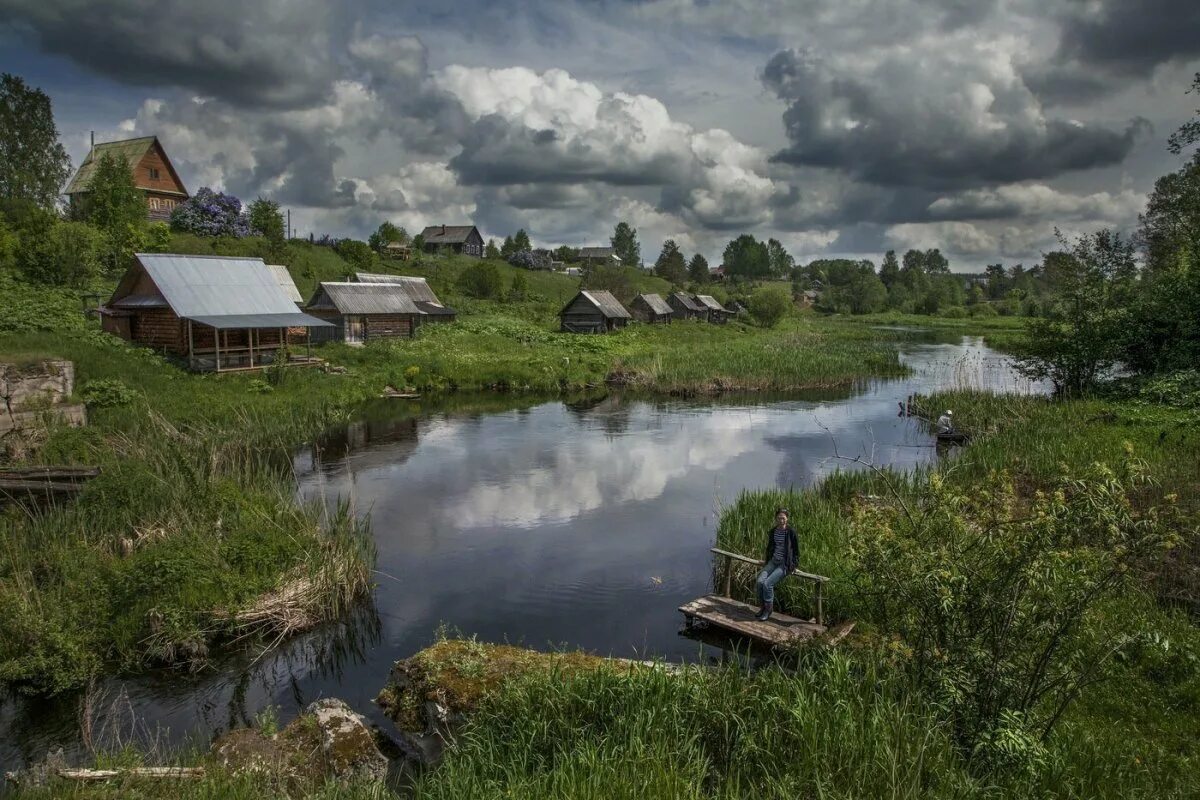 Русское село. Река Вышний Пенская деревушка. Деревня Щиброво. Деревня Хутор село. Деревня на берегу реки.