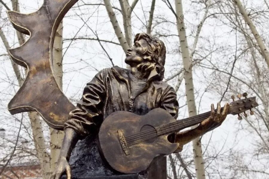 Караганда цой. Памятник цою в барнауле. памятник виктору цою. скульптуры барнаула цой. памятник цоя в г.барнауле.