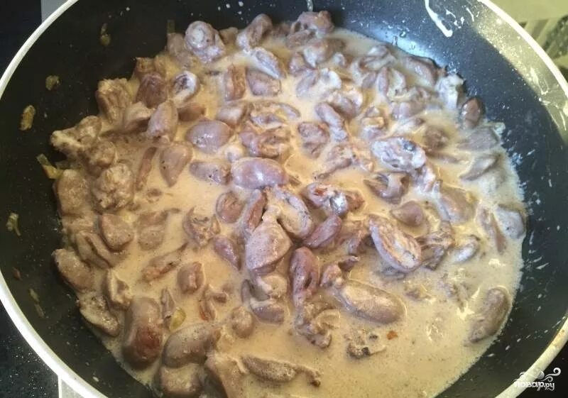 Как приготовить куриные сердечки в сметане