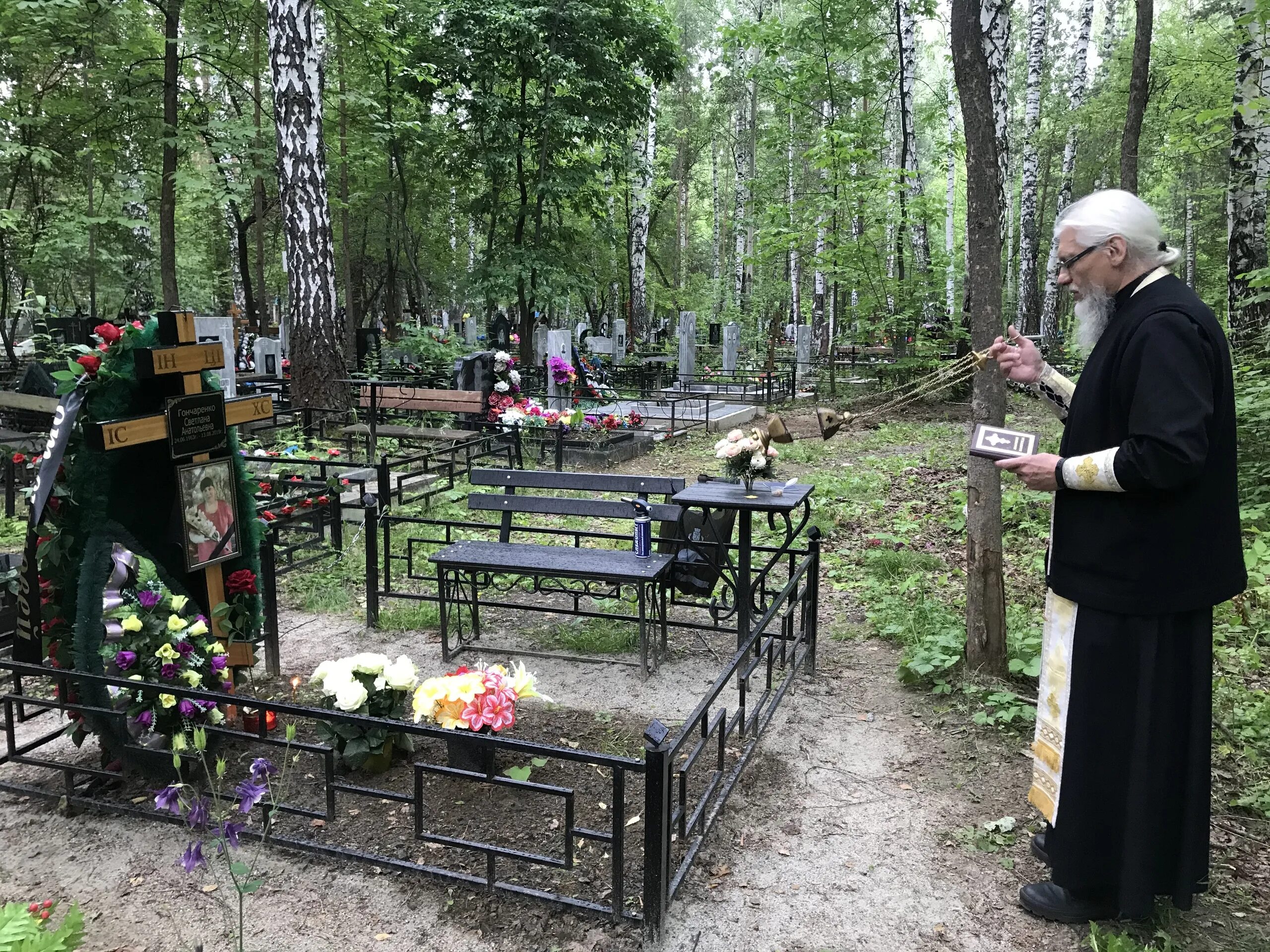 Могилы Владимирское кладбище Екатеринбург. После года на могилу
