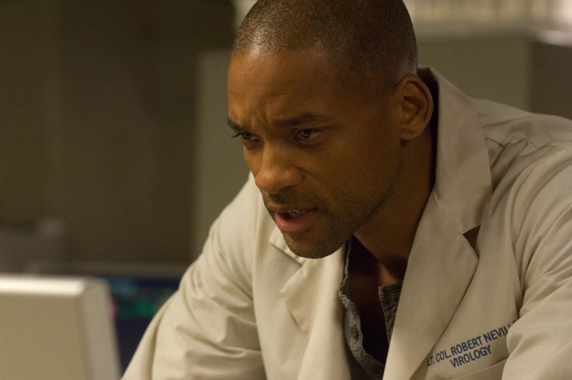 Я - легенда i am legend (2007). Уилл смит я легенда. Смит я легенда. Уилл смит 2007. Уилл смит я легенда.