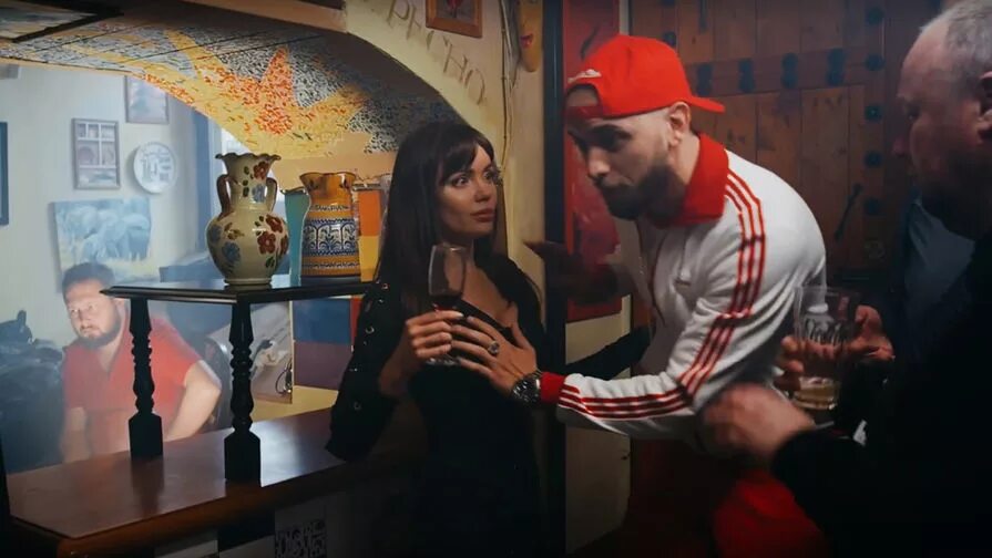 Девушка из клипа ленинград. Шнуров чпх. Сергей владимирович шнуров клипы. Галыгин ленинград. Невзоров в клипе ленинград.