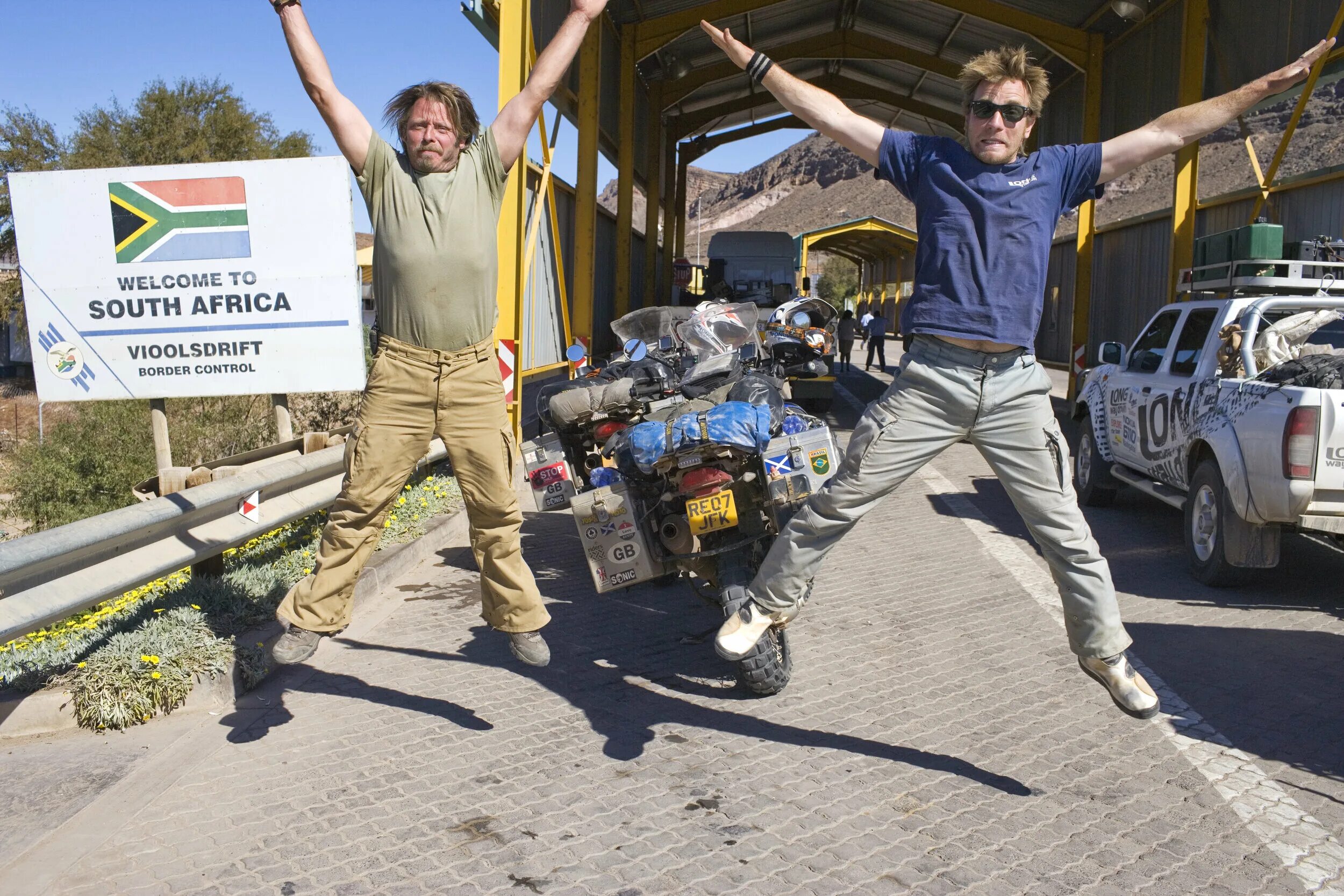 Эван макгрегор кругосветное путешествие на мотоцикле. Долгий путь на юг. Долгий путь на юг. Ewan mcgregor bmw. Долгий путь на юг.