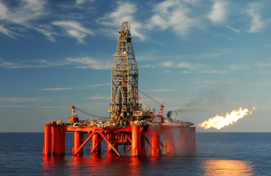 Добыча нефти в австралии. Нефтяная вышка. природный газ в австралии. нефть и газ в австралии. нефтедобывающая платформа с факелом.