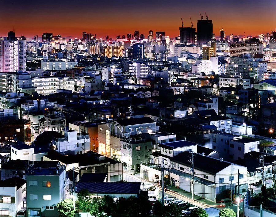 Синтаро сато. Утро в токио картинки. Токио спальные районы ночь. Токио 25. Токио 25.