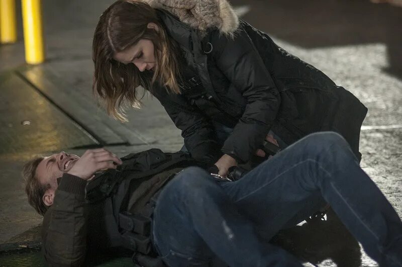 Самооборона для женщин. Николас холт в фильме тепло наших тел. Я пылью на вашу могилы". Человек в обмороке. Отрывки из фильмов.