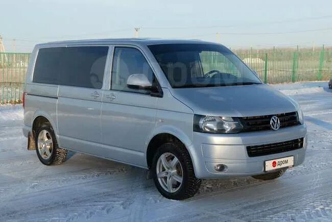 Купить фольксваген дром. Volkswagen Caravelle 2014 серебристый.