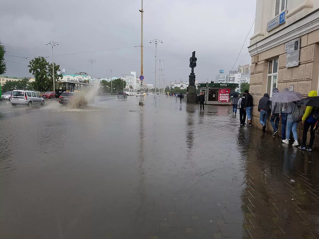 Ливень в Екатеринбурге сегодня. Потоп в Екатеринбурге. Ливень в Екатеринбурге. Екатеринбург дождь.