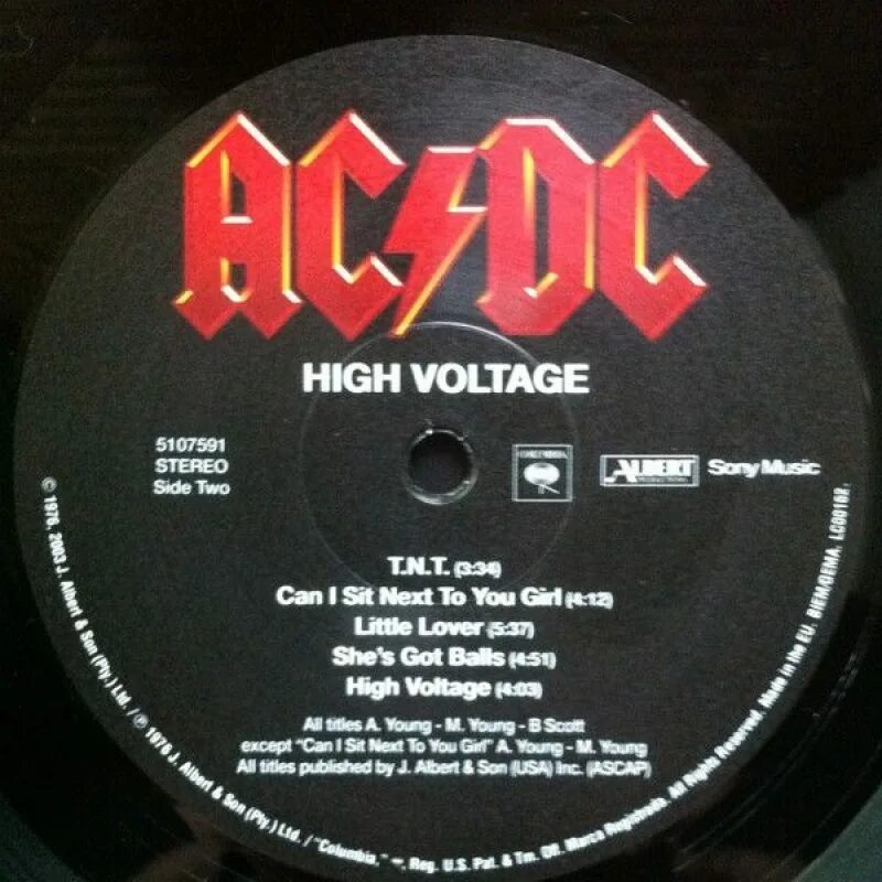 AC/DC - High Voltage винил. Пластинка AC DC. Виниловые пластинки AC DC. AC DC Хай Вольтаж.