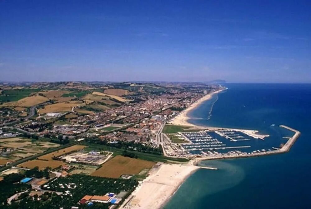 Порто сан. Порто сан джорджио. Городской театр г. Porto san giorgio. Порто сан.