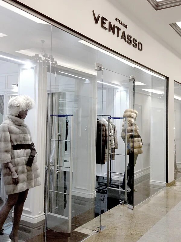 Metro boutique ростов. Меховые бутики. Fur boutique. Хабаровск улица ленина 46 furs boutique. Manzari bella furs дубленка.