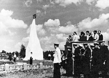 Какой памятник был открыт 9 мая 1966