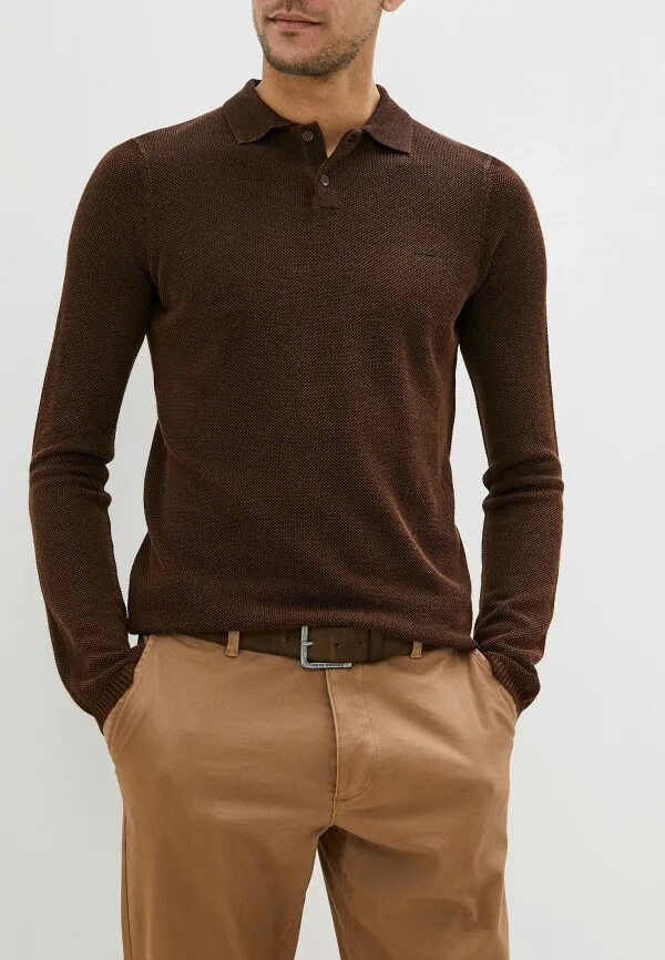 Поло коричневое мужское. Коричневая одежда. Коричневый цвет в мужской одежде. Коричневая футболка мужская. Коричневая одежда мужская.