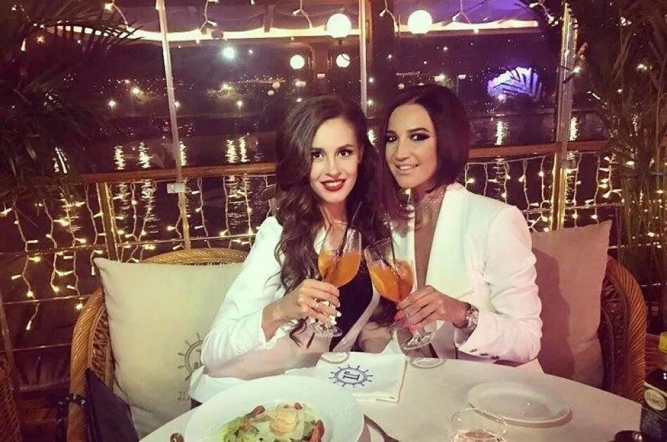 Сестра ольги бузовой. Сестра анны бузовой. Сестра бузовой аня. Сестра бузовой фото. Сестра анны бузовой.