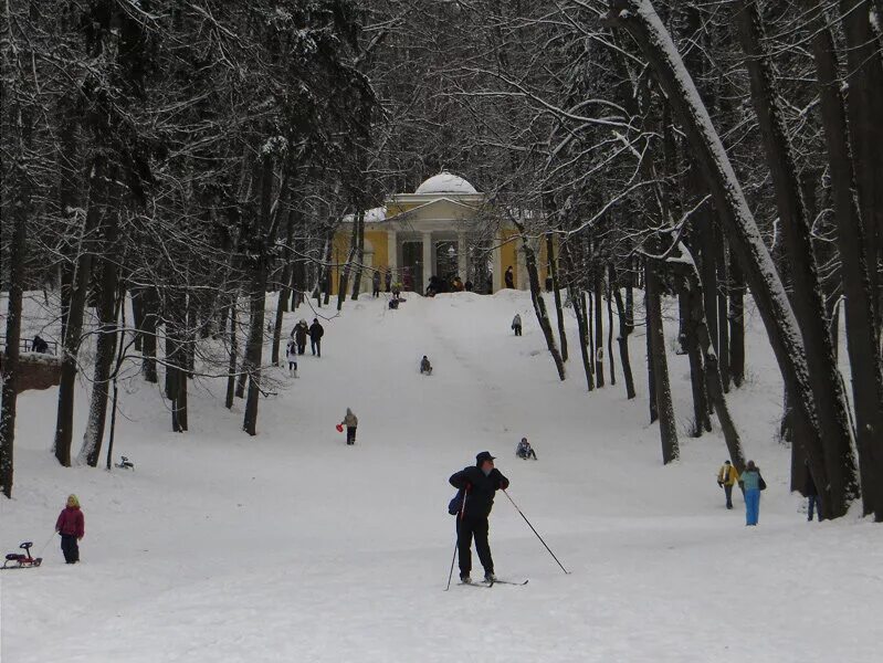 Царицыно горка. Парк царицыно горки. тюбинг царицыно парк. горка в царицыно. царицыно парк горка.