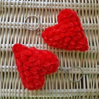 Брелок сердечко из пряжи