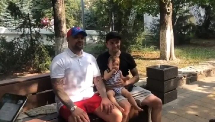 Баста рост. Баста рост. Децл конфликт с бастой. Баста в ростове на дону. Жена вакуленко баста.