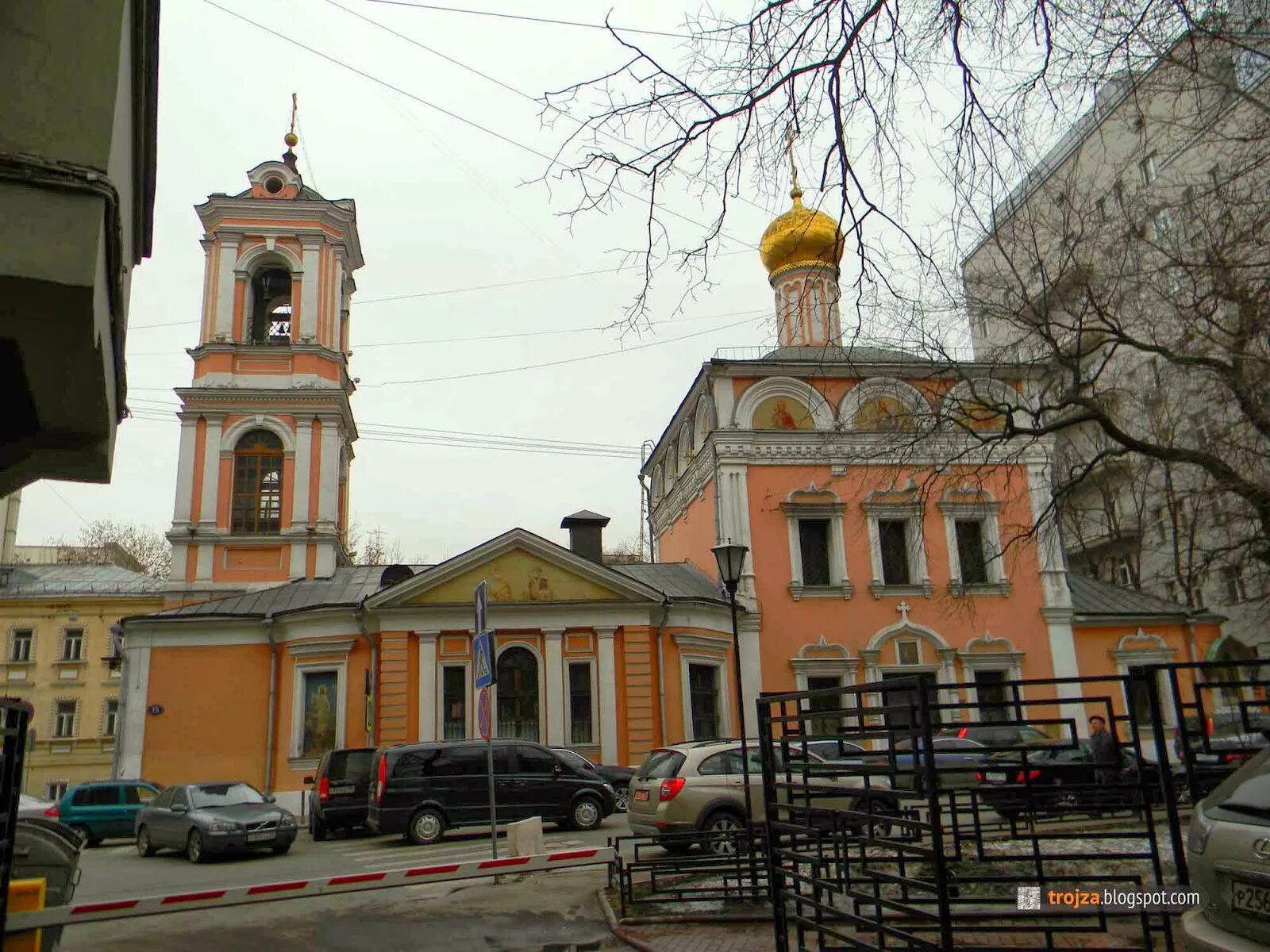 Воскресения словущего на успенском вражке москва. Церковь Вознесения Словущего Брюсов переулок. Церковь Вознесения на улице Неждановой. Храм Воскресения Словущего на Остоженке. Храм Воскресения Словущего на Успенском Вражке.