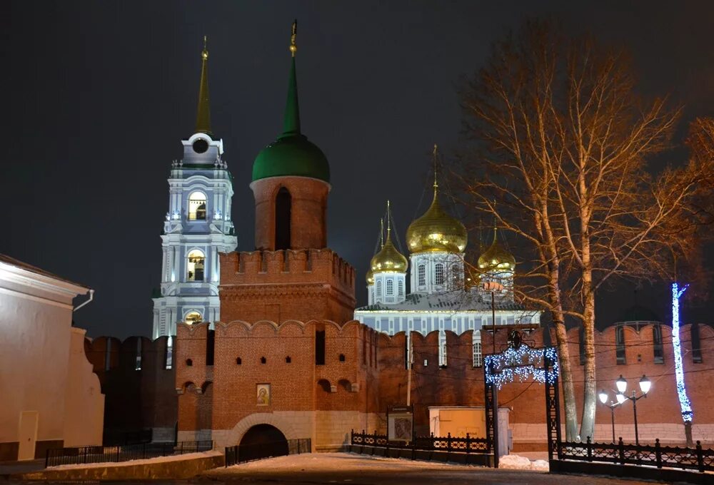 Кремлевский тула. Тульский Кремль Тула. Город Тула достопримечательности Тульский Кремль. Центр Тулы Кремль. Тула Одоевская башня ночью Кремль.