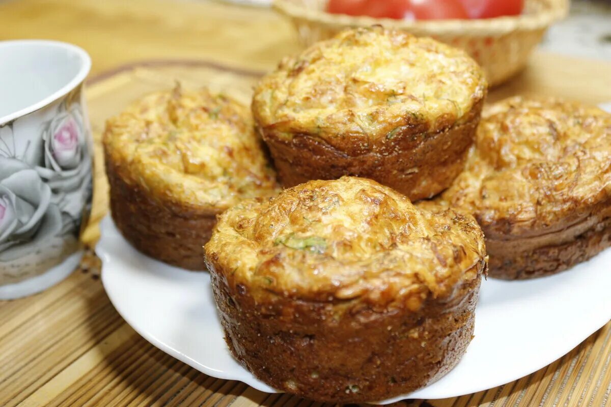 Капустник рецепт. Маффины из капусты белокочанной. Кексы с капустой на кефире. Маффины из капусты белокочанной. Несладкие маффины.