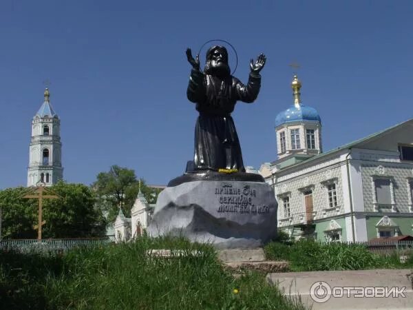 Рыльск курчатов. Рыльск Курская область женский монастырь. Курская Коренная пустынь памятник Алексию. Черемисиново Курская обл монастырь. Достопримечательности Черемисиново.