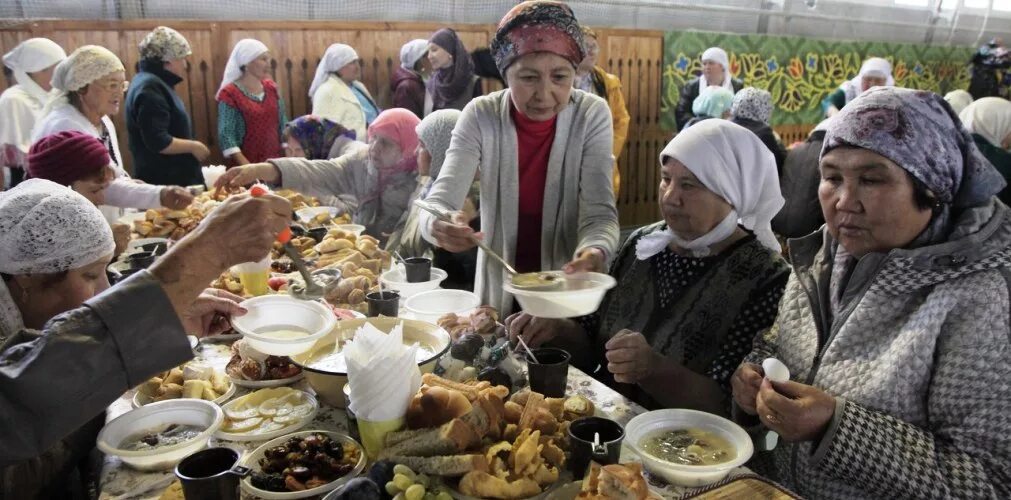 Поминки на пасху. Застолье у татар. Праздник Курбан байрам у татар. Праздник Ураза байрам у татар. Поминки у татар.