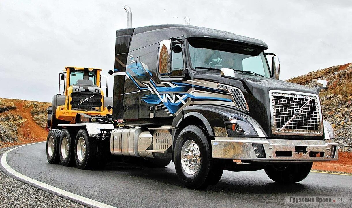 Какой седельный тягач лучший. Volvo vnx 740. вольво внл 630. четырехосный седельный тягач вольво. американская вольво седельный тягач.