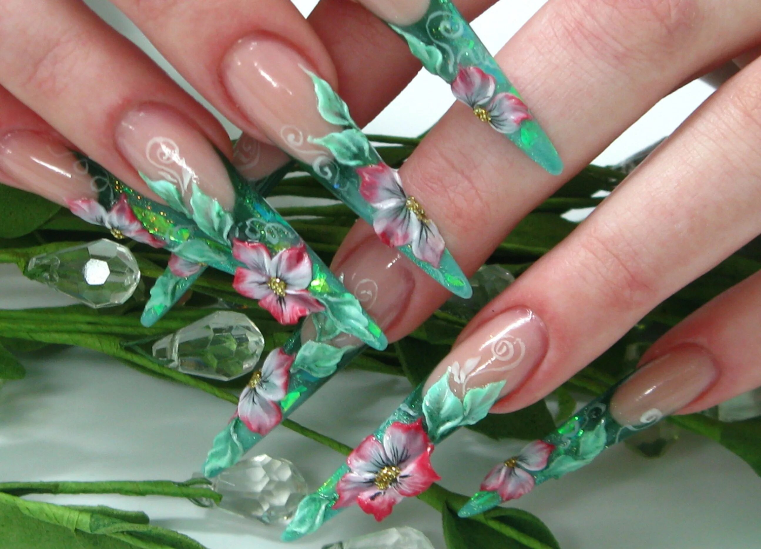 маникюр френч с цветами. ногти коррекция цвета. новогодний маникюр фуксия. коррекция ногтей. красивый фиолетовый маникюр.