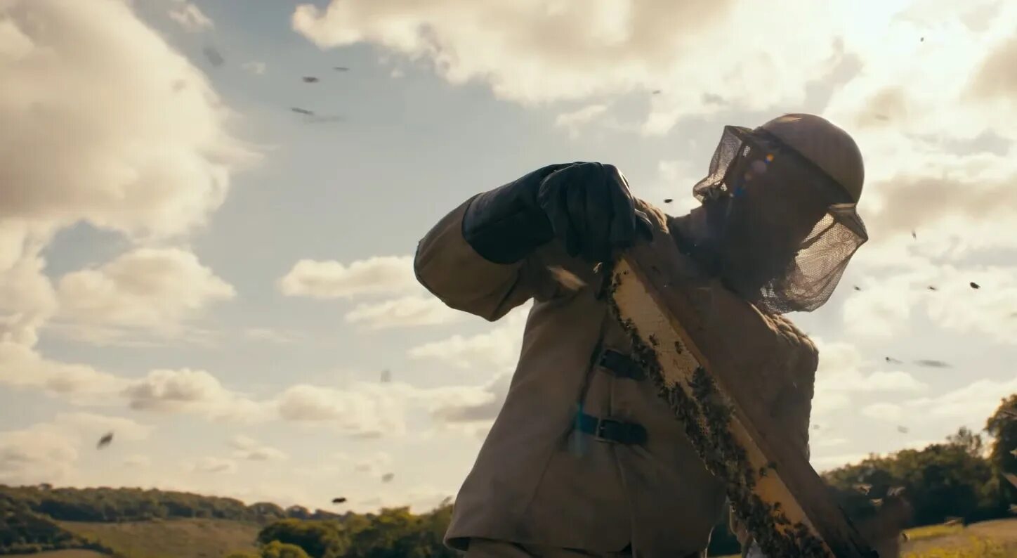 Пчеловод (2024) the beekeeper эмми ревер эмпман. Пчеловод джейсон. Пчеловод 2024 сша. Пчеловод 2024 сша. Джейсон стэтхэм пчеловод.