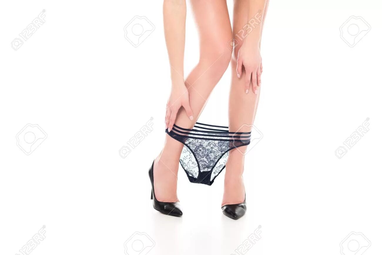 Bajo La Sección De Niña Quitándose Las Bragas Negras, Aislado En Blanco Fotos, r
