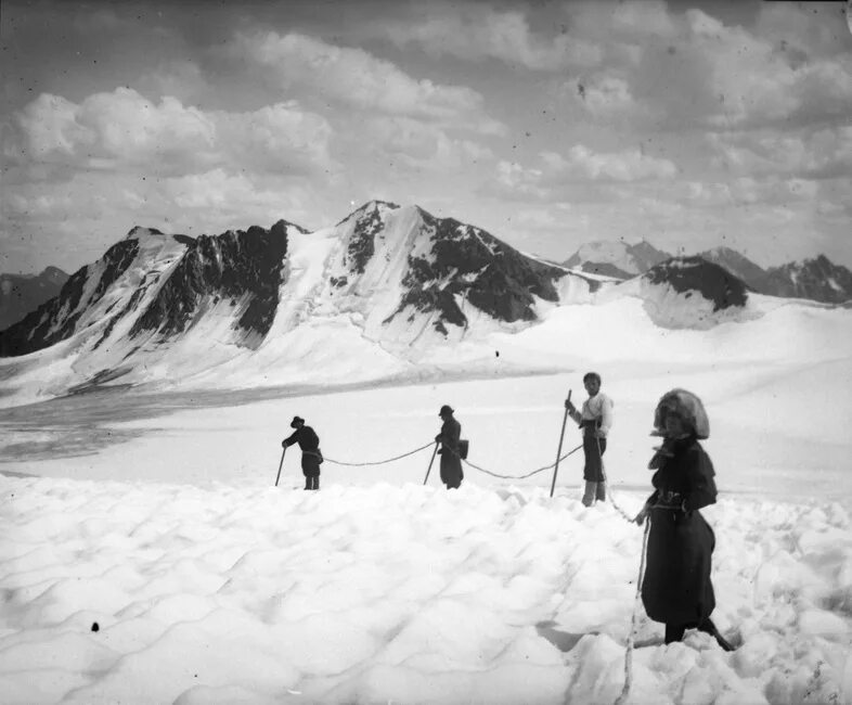 Фотограф в экспедицию. Экспедиция Сапожникова на Алтае. Экспедиция Сапожникова по Алтаю 1895. Алтай Экспедиция 1876.