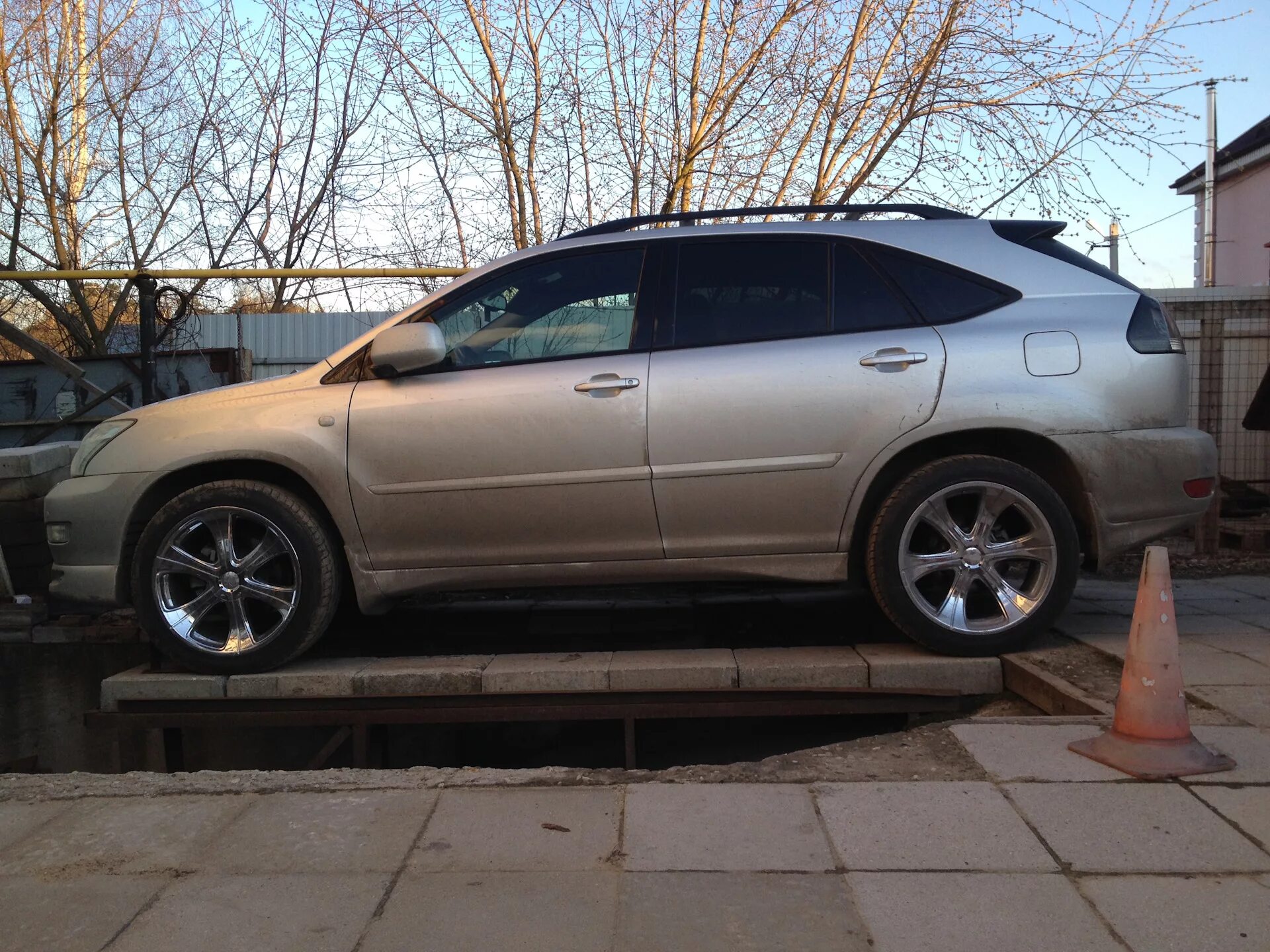 Lexus rx r20. Колеса рх 300. Диски на lexus rx 300 2004. Lexus rx300 r19. Колеса рх 300.