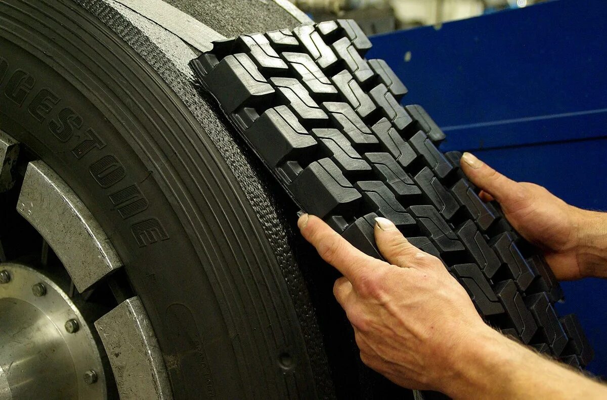 Truck Tire Bridgestone. Шины "Retread". Нарезка грузовых шин Мишлен. Шины с восстановительным протектором. Автоматик шины