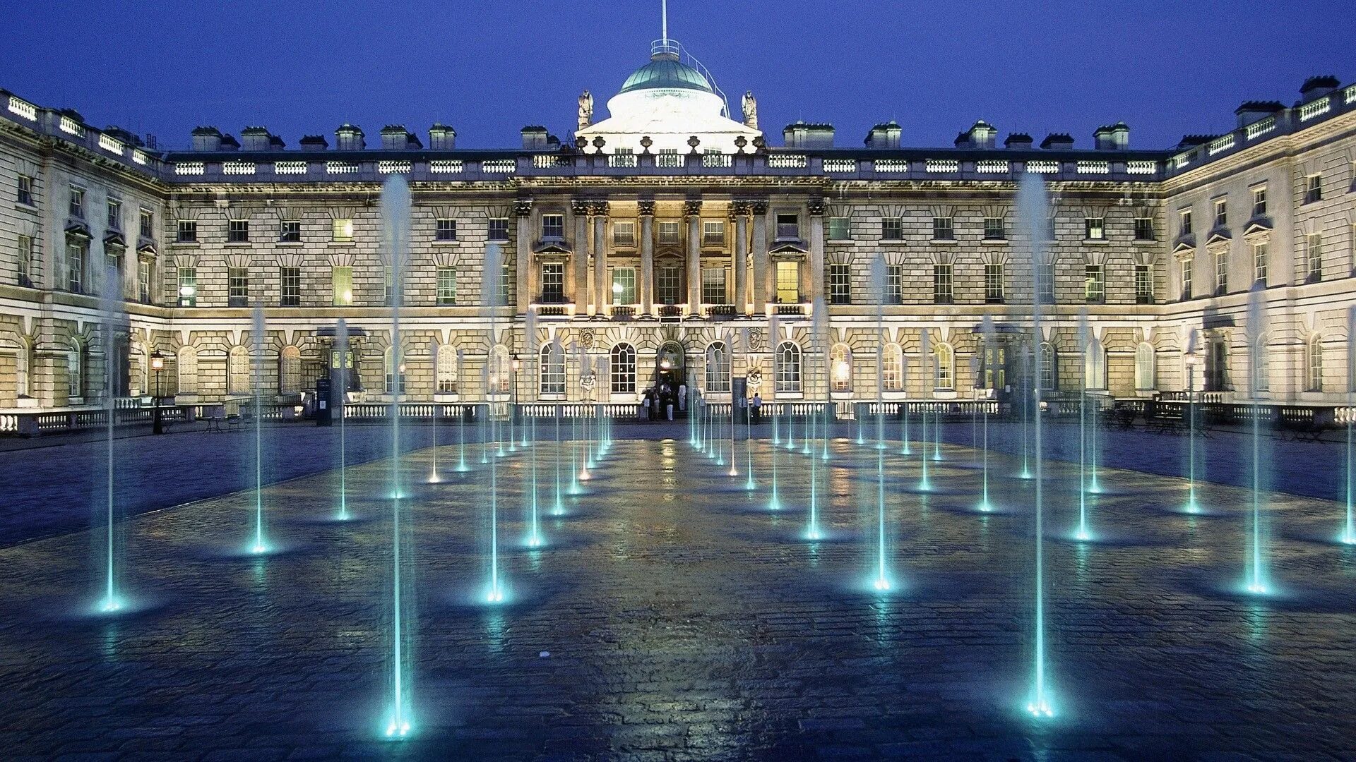 A good place in the world. Самер сет наус в Лондоне. Сомерсет-Хаус в Лондоне. Уильям Чемберс Сомерсет Хаус. Букингемский дворец фонтан.