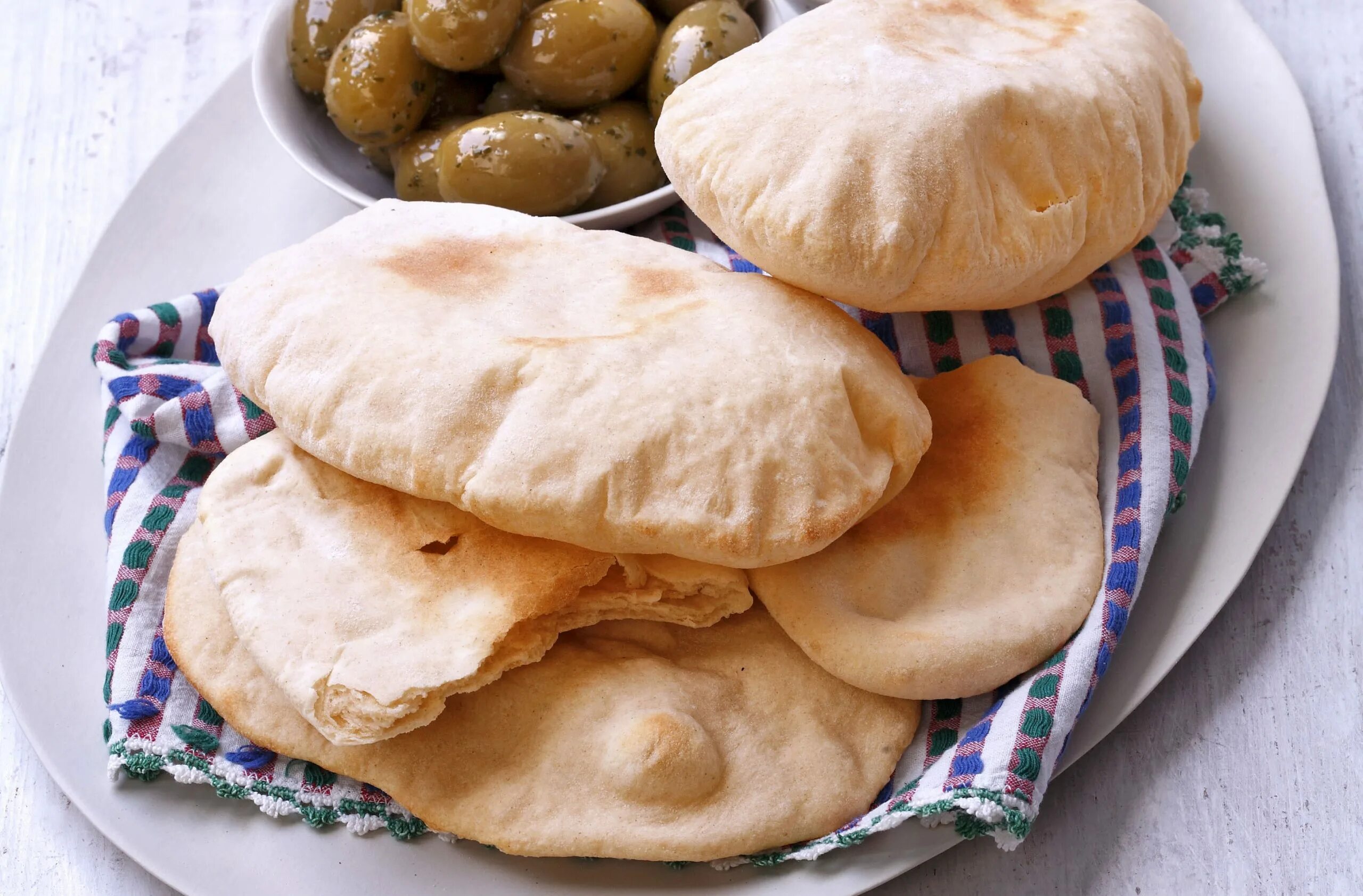 Пита легкий рецепт. Pita Bread. Турецкий хлеб пита. Хлеб лепешка. Домашние лепёшки пита.