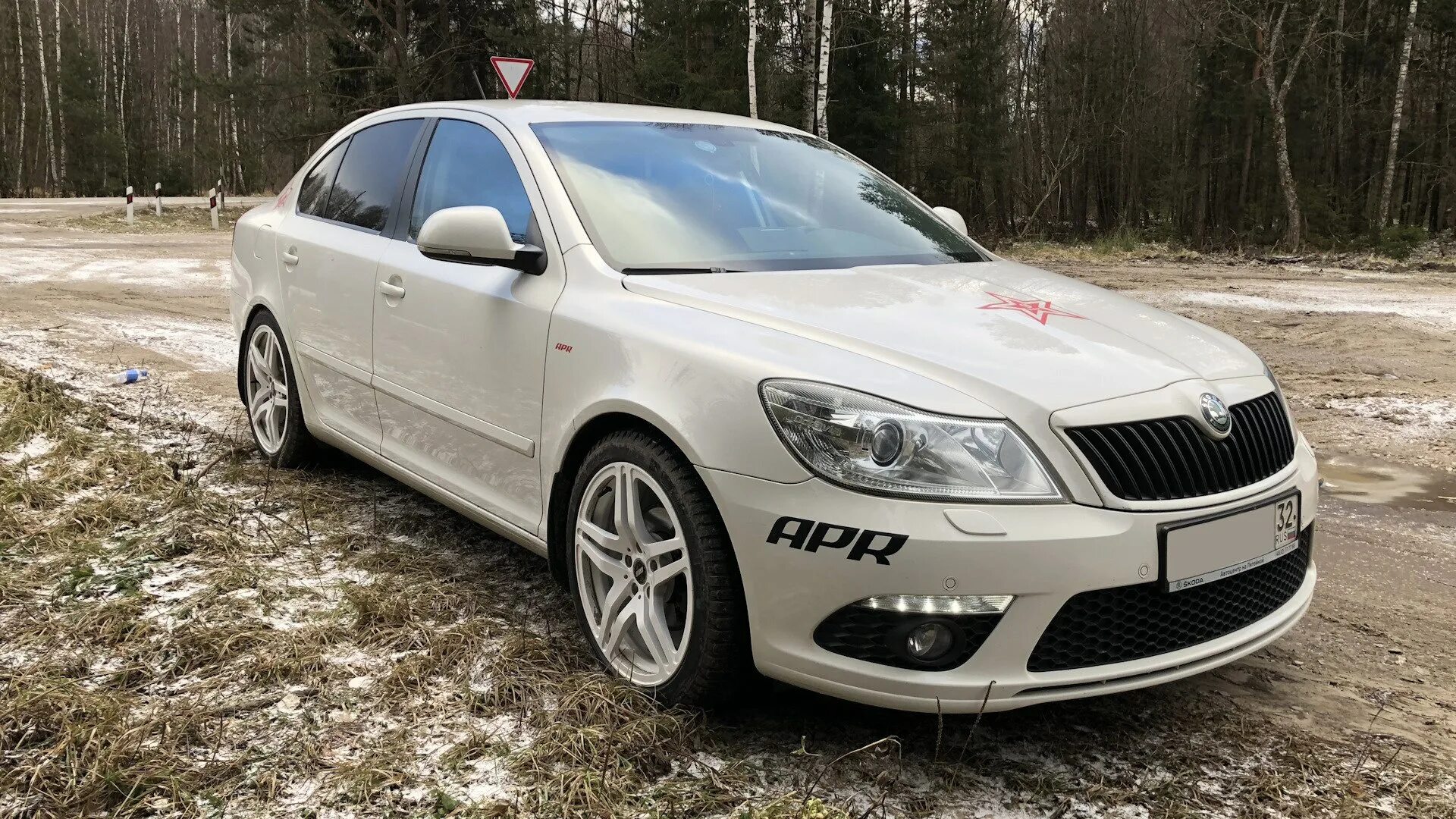 Шкода а5 драйв. Skoda Octavia a5 FL. Skoda Octavia a5 RS белая.