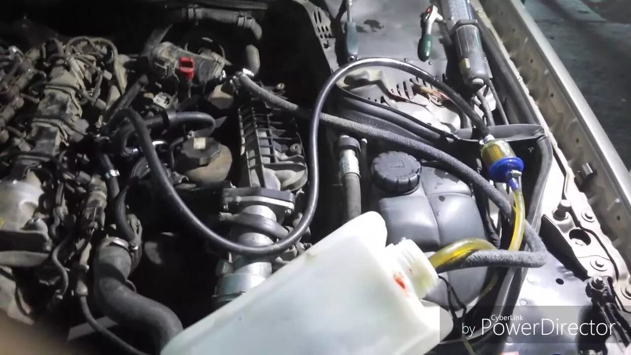 Неисправность дизеля мерседес. Промывка топливной системы mercedes. мерседес е220 топливоподача. как прокачать систему топливную дизель на мерседес е 300 1991 года видео.