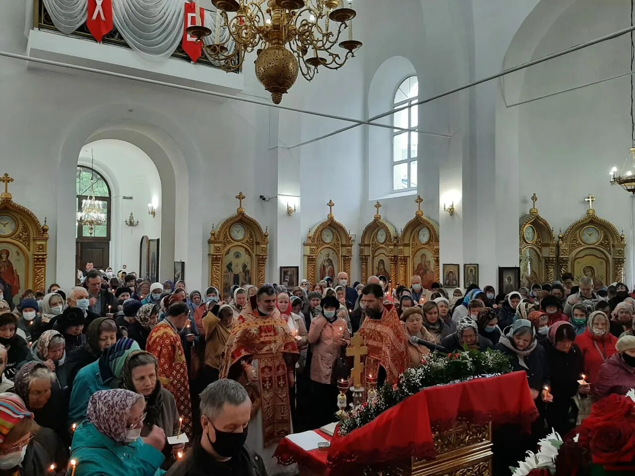 Что несут в церковь на радоницу. Церковь курганинск радоница. радоница 2025г. радоница в храме. радоница тихвин.