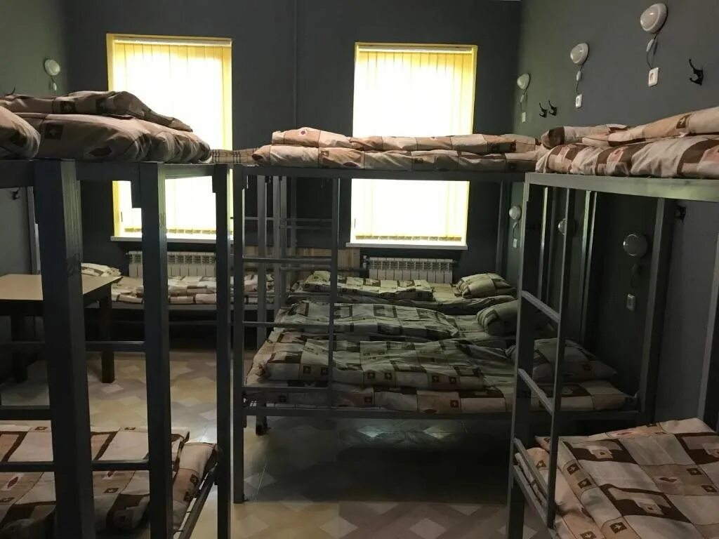 Сниму общежитие владикавказ. Хостел подкова владикавказ. hostel улица маркова. хостел северная осетия. двухъярусные кровати в сизо.