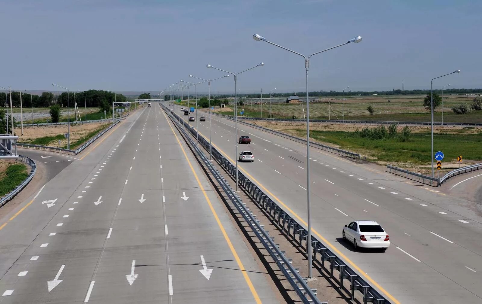 Дорога рк. Дорога рк. Автомагистраль с машинами. Дорога в казахстан на машине. Казахстан трасса.