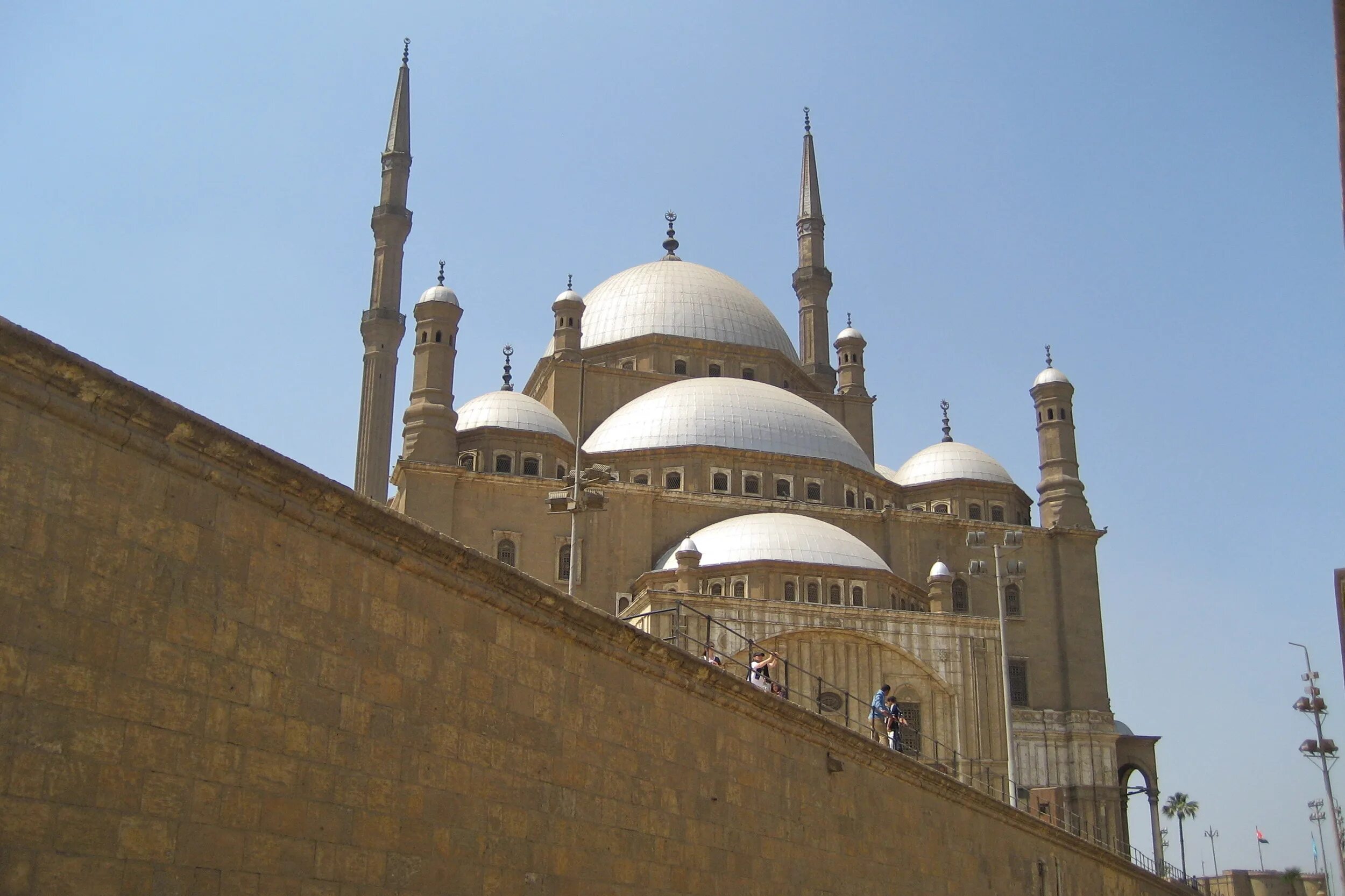 Каир время. Каирская Цитадель Каир информация. The Citadel of Saladin. The Cairo Citadel of Saladin. Мечеть из мрамора Стамбула.